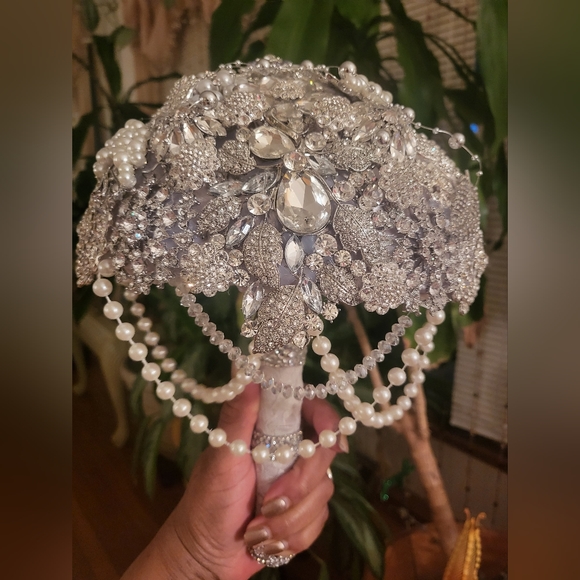 Silver brooch bouquet - Picture 2 of 7